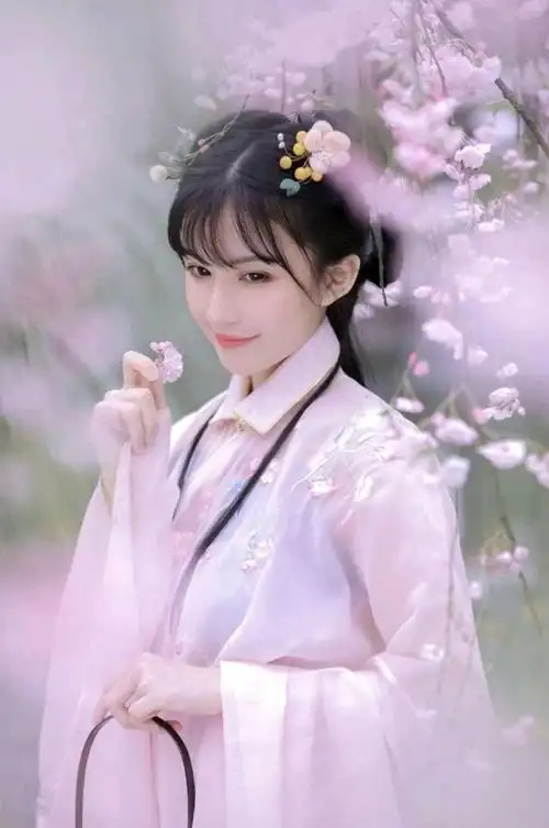 小姐姐们古风也是很有韵味的美!