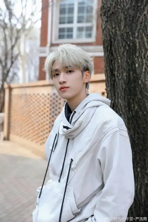 严浩翔七宫格连拍