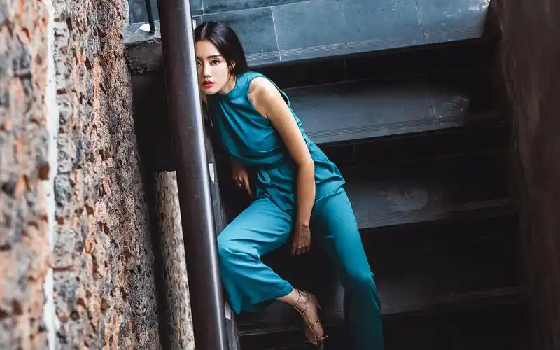 性感高冷美女高清桌面壁纸