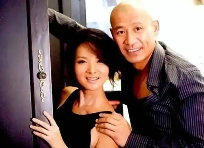 回顾谢兰嫁大11岁男友师小红坚持做丁克12年39岁却意外得子