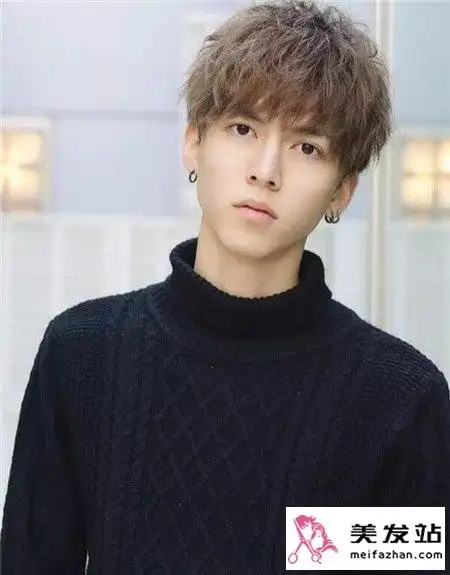 男生烫发流行款空气感纹理烫