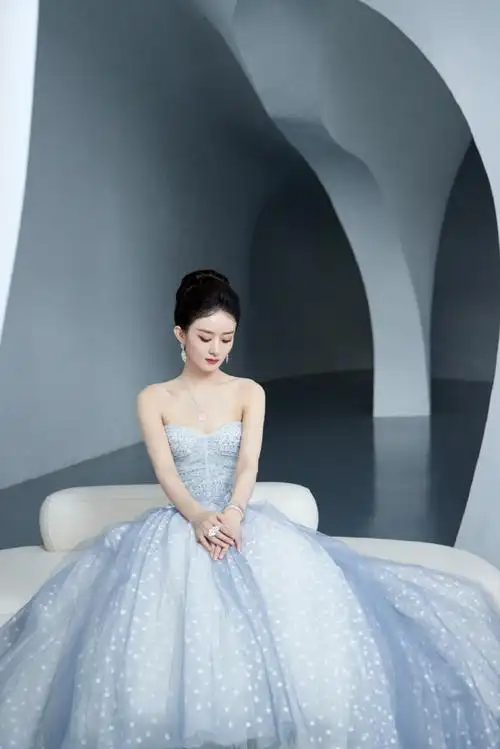 赵丽颖纯白梦境大片##时尚芭莎年度派对