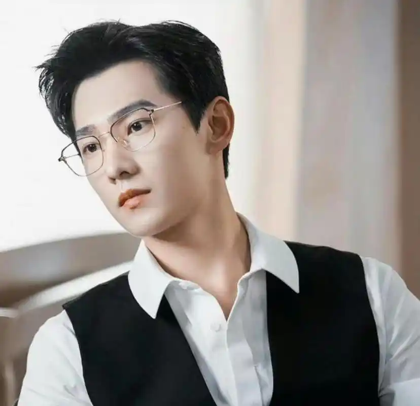 《我的人间烟火》三位男主都戴眼镜,杨洋,张彬彬一如既往,魏大勋把"