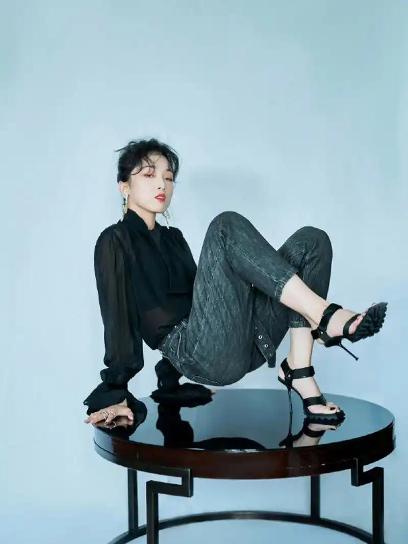 yamy新歌大女主粤语  我只想说郭颖的新歌太帅了!