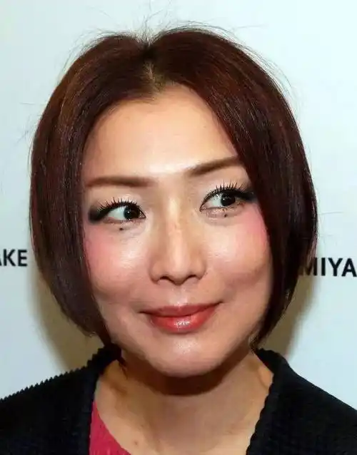 48岁郑秀文狂秀爆汗照坚持跑步十余年热爱生活逆生长