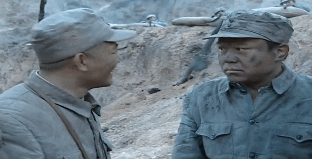 对你竖起大拇指的人不一定是在夸你,可能他准备用炮轰你!|轻武专栏