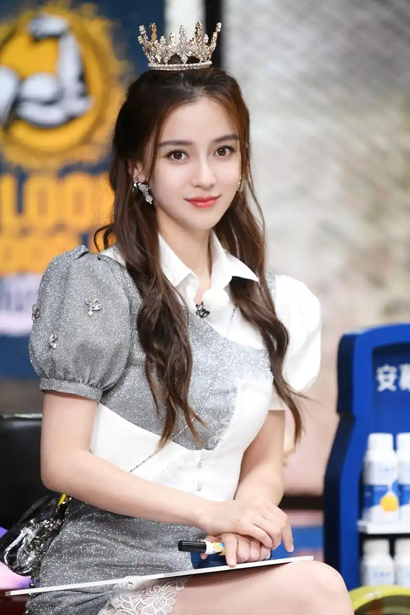 仿佛仙境中走出的梦幻仙女!今晚老时间锁定奔跑吧!