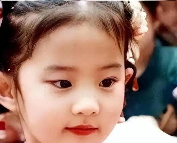 王思聪爆刘亦菲被干爹包养十年,刘亦菲很霸气回怼,跟你爹没关系