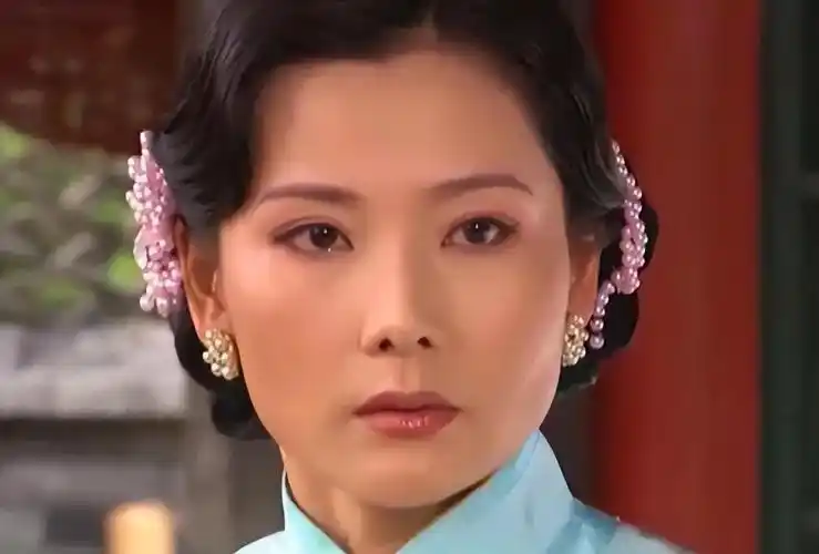 回顾长相太美无人追父亲为她一辈子光棍何赛飞魅力有多大