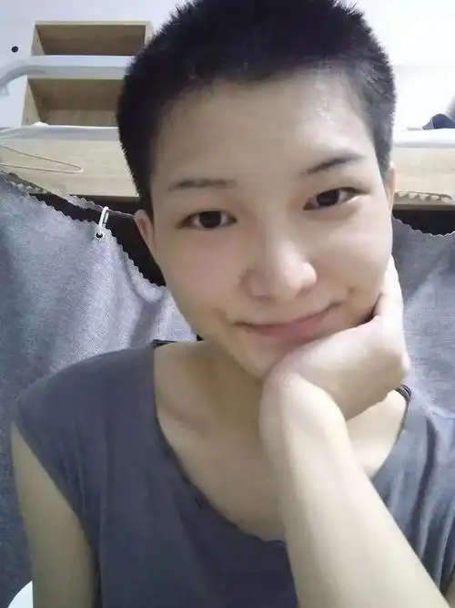 00后女孩们,决定去剃寸头|短发|发型|黑长直|短发女孩_网易政务