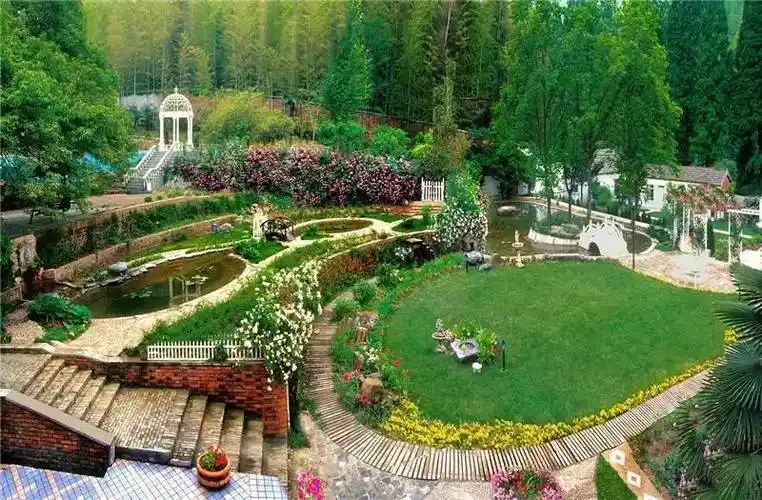 66岁中国大叔花8年时间,将8亩荒地打造成中国最美私家庄园,美国知名