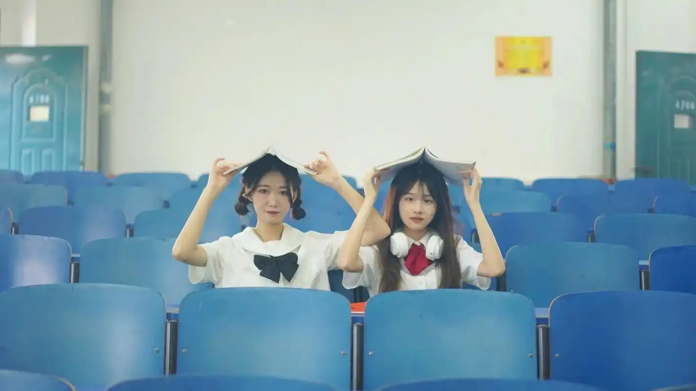 和你相遇的日子永远青春闪耀#校园  #学生时代 #大学 @抖 - 抖音