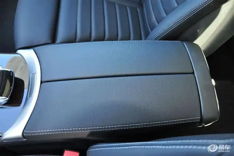 【奔驰c级2015款c 300 l前排中央扶手箱汽车图片-汽车图片大全】-易车