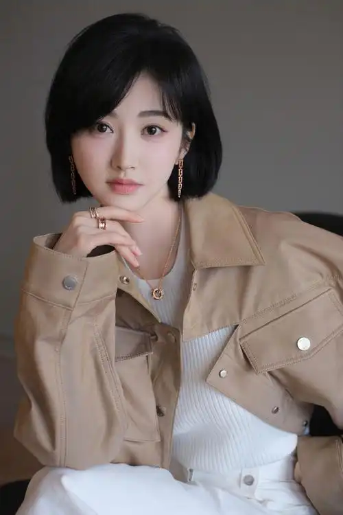 stars love bvlgari#  @景甜佩戴bvlgari宝格丽珠宝作品,璨然钻石