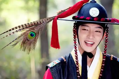 全民男神宋仲基的素养培育成长记