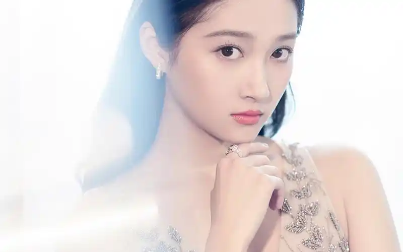 关晓彤仙气甜美写真,活泼开朗,普通随和!