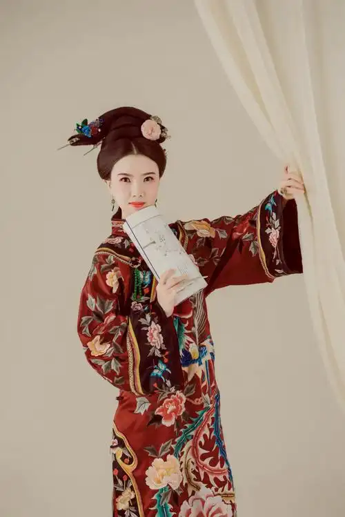 美女穿越时空古装戏剧照