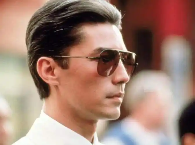 回顾巨星尊龙我没有家没有父母没有童年死后也不要墓碑