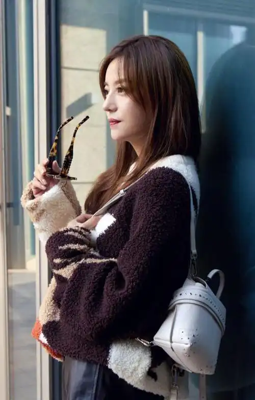 赵薇清新随性机场照图片