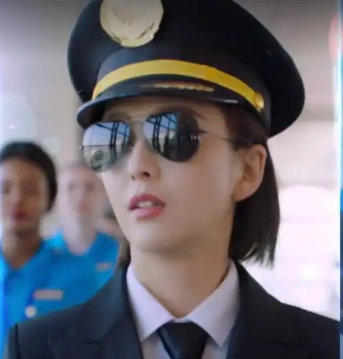 在电视剧《爱的厘米》中,佟丽娅和佟大为作为男女主角,讲述的是一个男