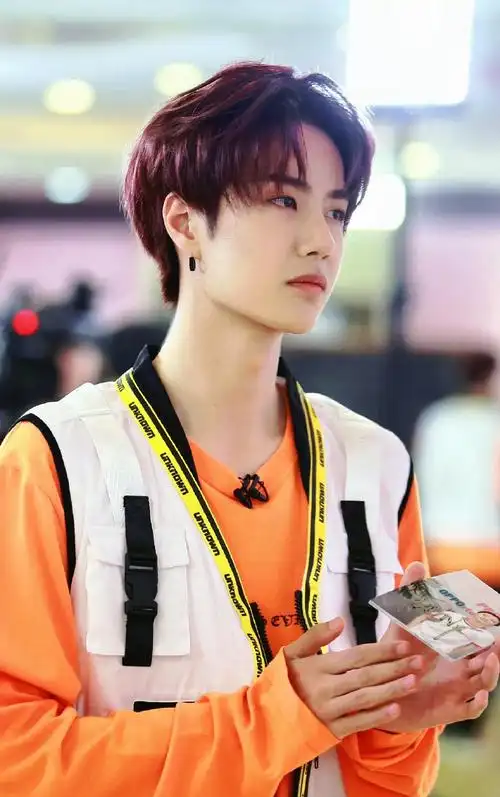 uniq-王一博    考古创造101王导师#王一博的考古日常