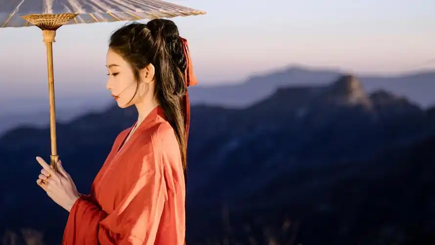 4k 美女 侧脸 唯美 古风 伞 山 古装 美女 高清 电脑壁纸