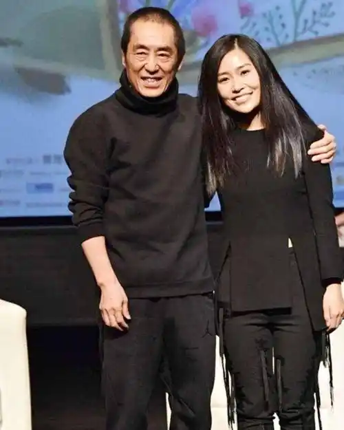 张艺谋女儿张末:曾不顾反对嫁给外国人,如今二婚的生活很幸福_肖华