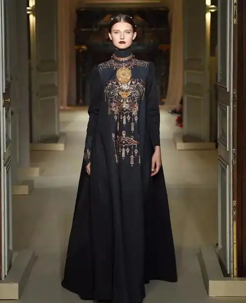 幻境系列:图片来源 盖娅传说服饰和网络,侵删本文由cfw服装设计整理