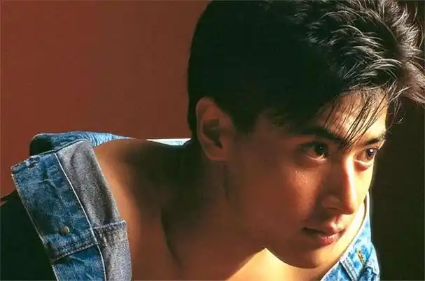 当韩剧天王遇到了中国男神,钟汉良输了2次,谢霆锋赢不