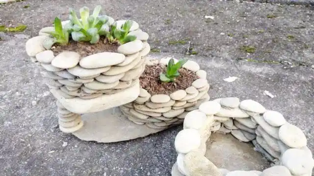 用随处可见的鹅卵石做一个小花盆!成品做出来觉得怎么样?