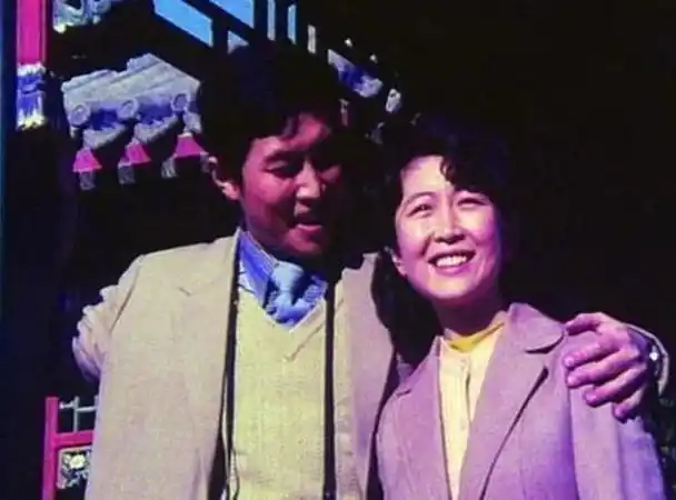 回顾演员壮丽:嫁大12岁唐国强,连生两子,如今一家五口其乐融融