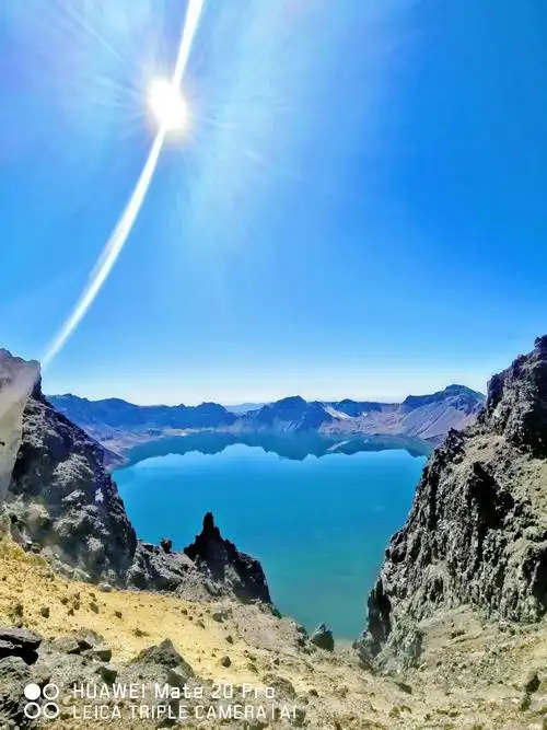 碧蓝的长白山天池