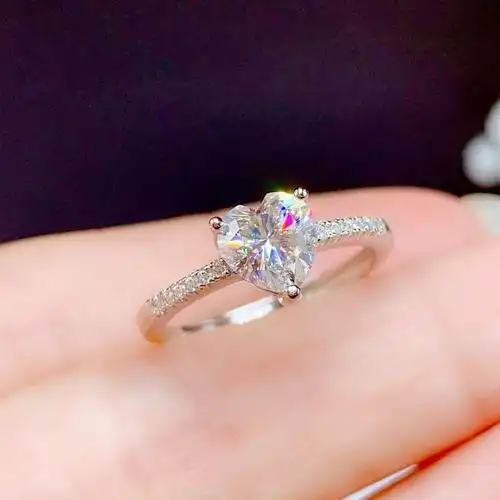 网红直播引流福利爱心形仿进口d色莫桑石钻戒女 pt950高碳钻戒指