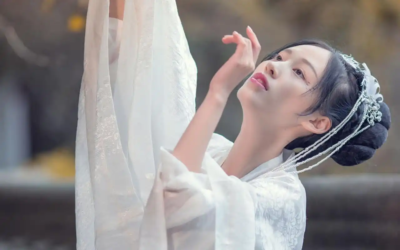 古风汉服气质美女写真图片桌面壁纸