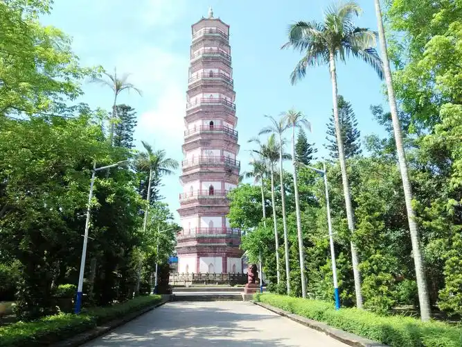 广东雷州三元塔公园