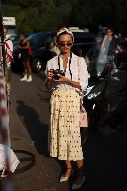 2023夏季流行时尚街拍,时髦达人们的一场狂欢秀