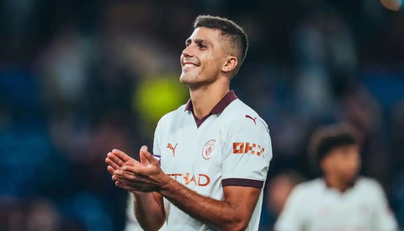 曼城客场3-0击败伯恩利,迎来英超揭幕战开门红.  开场仅4分钟,凯文·