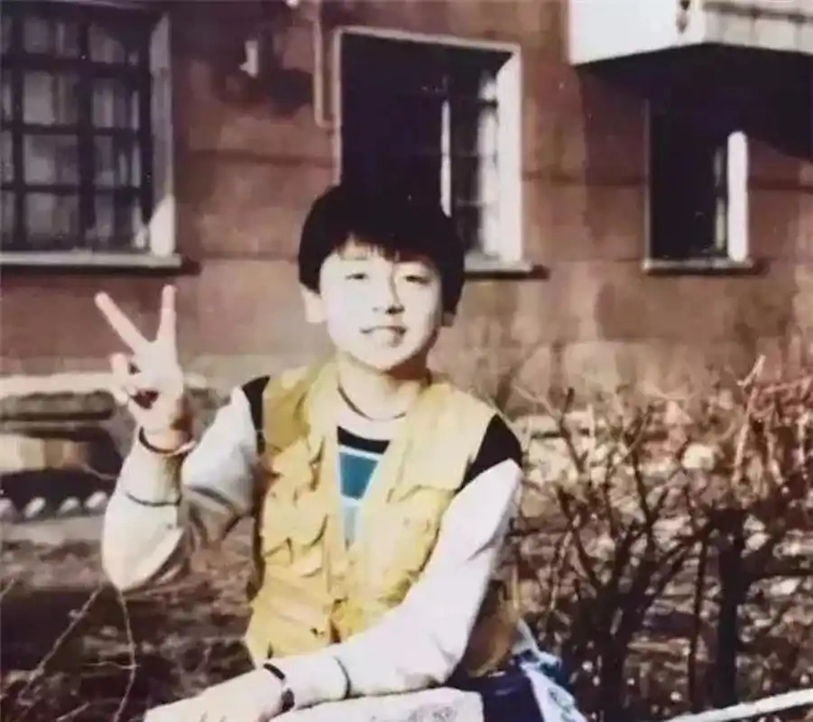 雷佳音年轻时好帅哦!头看来也不大呀?#雷佳音