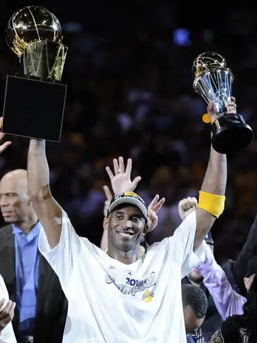 车越野赛在埃及开罗举行年度第二站比赛,美国选手亚当-琼斯夺得冠军