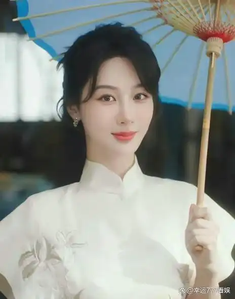 明星穿衣暴露爱国情怀,赵丽颖中国风封神,刘诗诗旗袍穿出灵魂