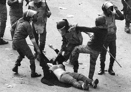 埃及军警施暴抗议妇女引发示威