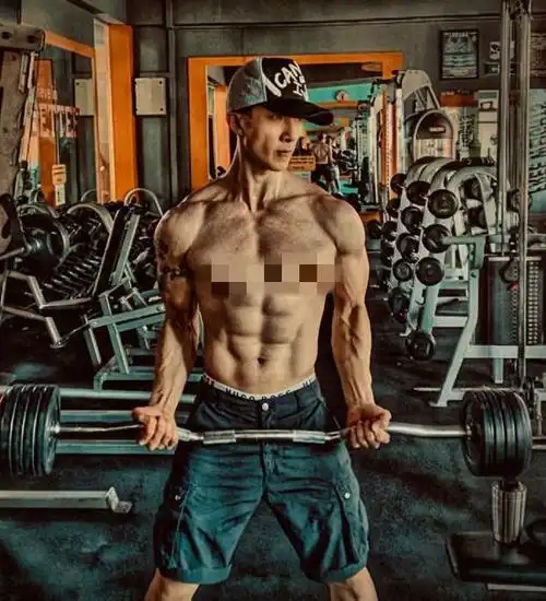 原创吴尊晒肌肉让人羡慕网友却隔空喊话钱枫少吃点