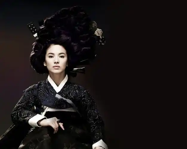 韩佳人太阳穴凹陷,宋慧乔活像大蒲扇,李知恩也算古装?