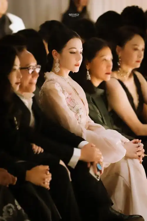 迪丽热巴第二套 温婉大气##vogue盛典内场