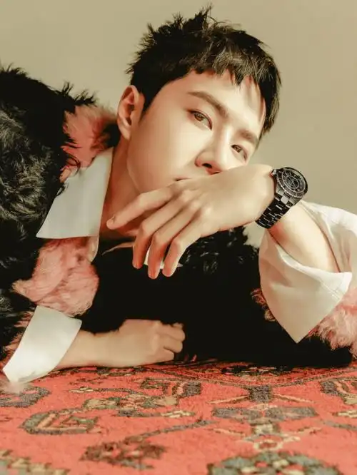 王一博嘉人杂志