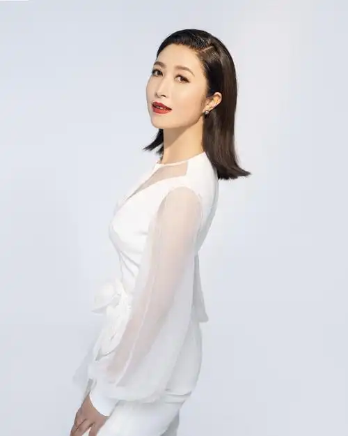 data-lemmaid="3488218">中央民族歌舞团 /a>女高音歌唱家, a target=