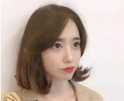 八分刘海内扣怎么做 女生八分刘海内扣发型图片(3)