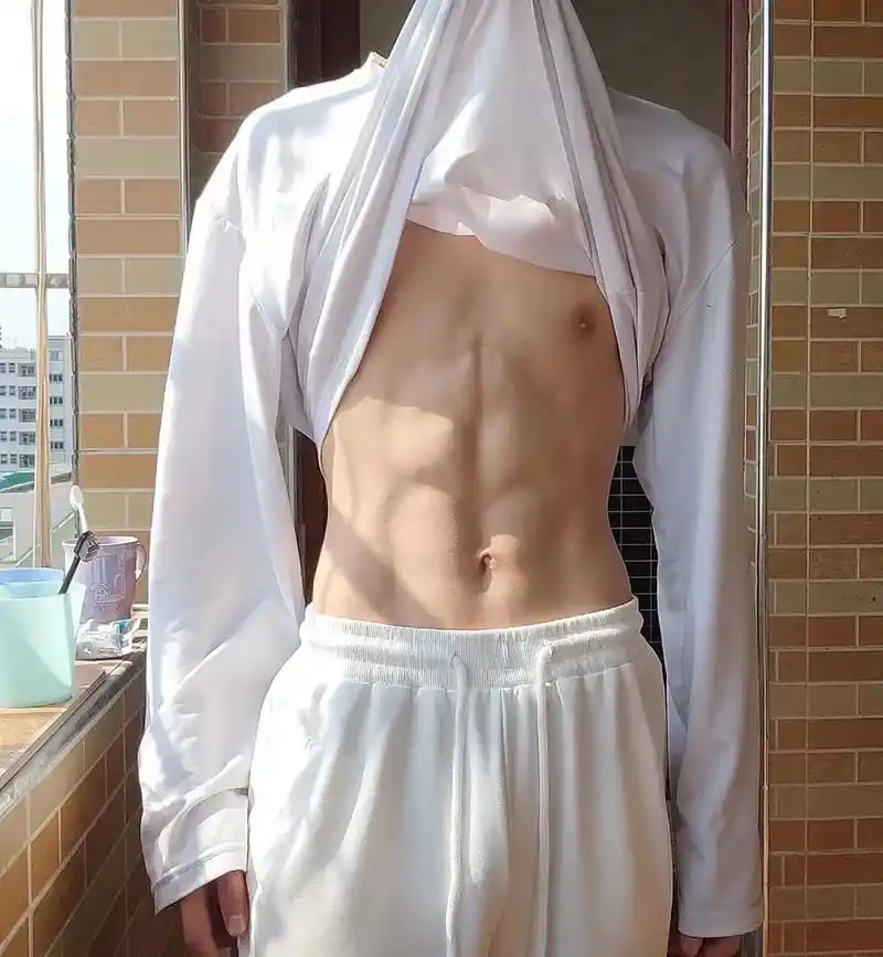 腹肌小哥哥 #黑皮体育生 #腹肌人鱼线 - 抖音