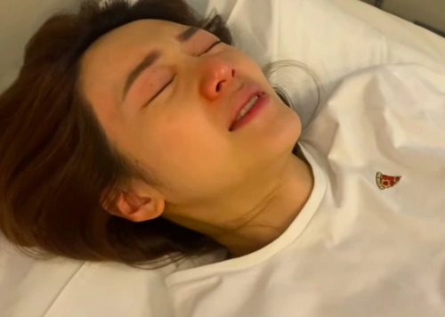 33岁女星公开生娃过程,痛到流泪,坦言顺产比想象中痛1千万倍_腾讯新闻