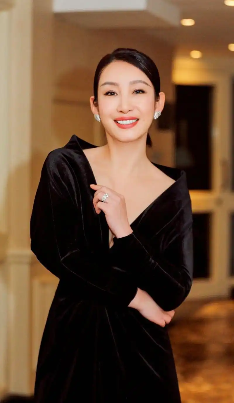 秦海璐高清写真美图,风姿绰约,优雅动人